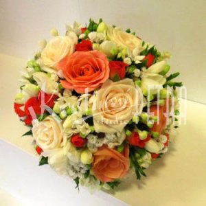Svatební kytice - růže, fresie, bauvardie 537
