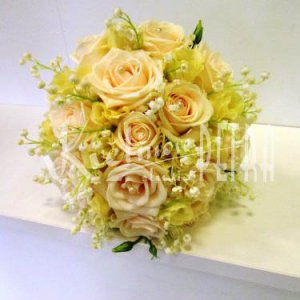 Kulatá svatební kytice z konvalinek a růží č. 536