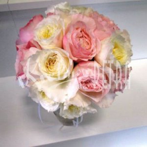 Svatební kytice kulatá z růží Austin č. 534