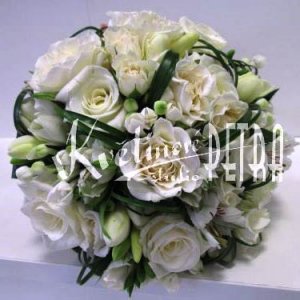 Svatební kytice kulatá z růží a fresií č. 516