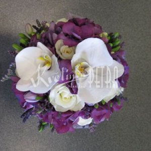 Svatební kytice kulatá z hortenzie, orchideje, fresií a růží č. 497