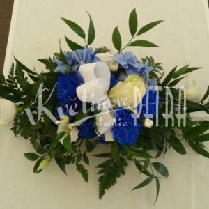 Svatební aranžmá na stůl z chrysanthém a růží č. 91