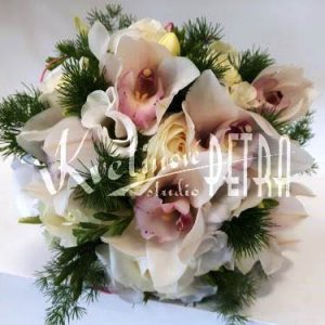 Svatební kytice kulatá z růží, orchidejí a fresií č. 484