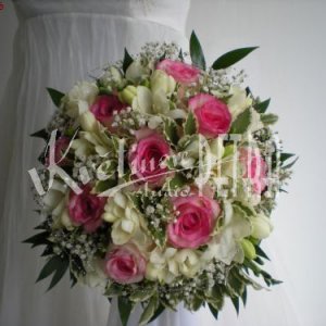 Svatební kytice z růží a fresií č. 123