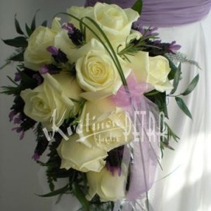 Svatební kytice převislá z růží a levendule č. 403