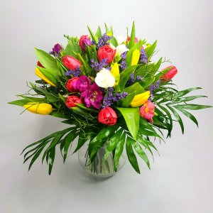 Jarní kytice z fresií a tulipánů Svatava