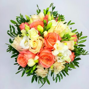 Svatební kytice z růží a fresií č. 471