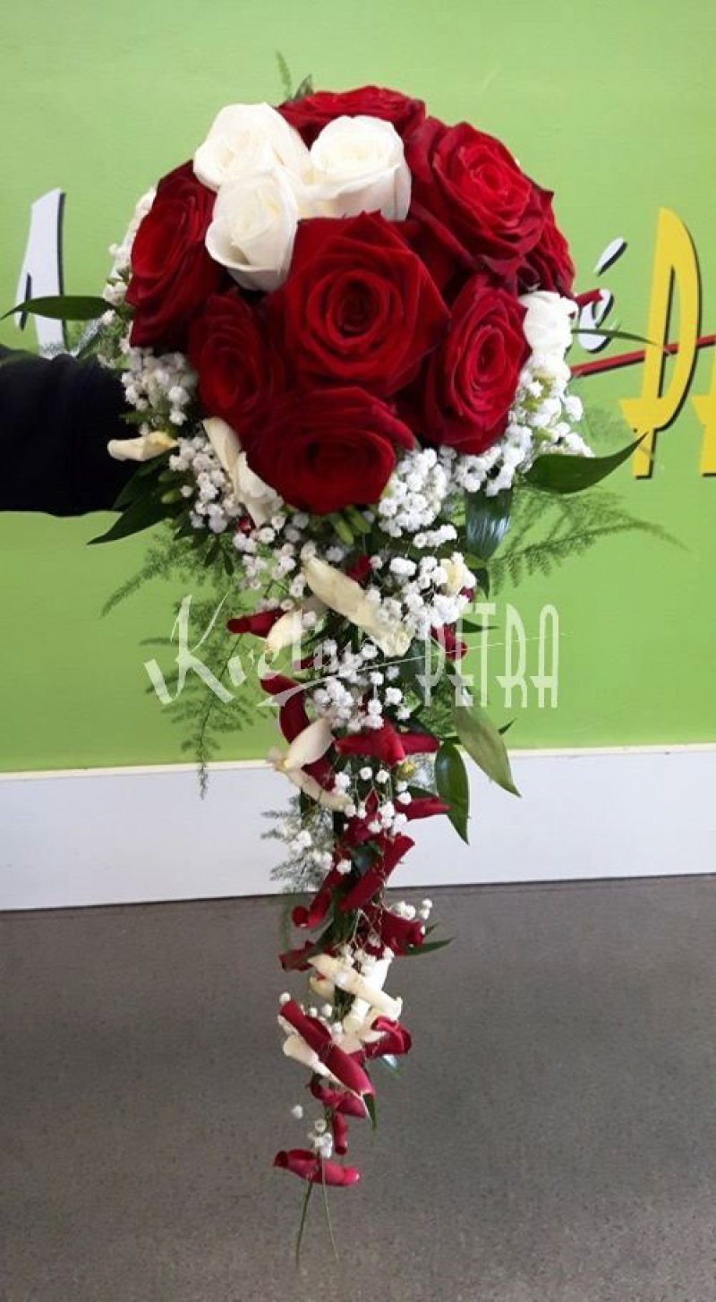 Svatební kytice převislá z bílých a červených růží č. 553
