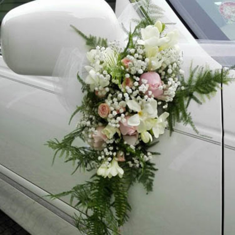 Svatební květinová dekorace na limuzínu č. 157