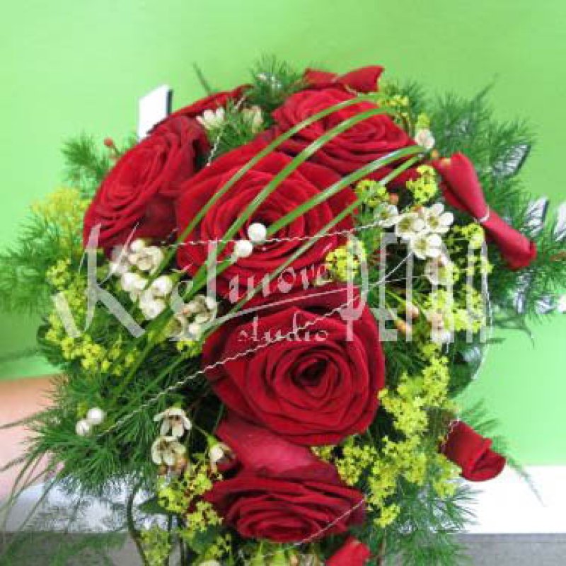 Svatební kytice převislá z růží č. 504
