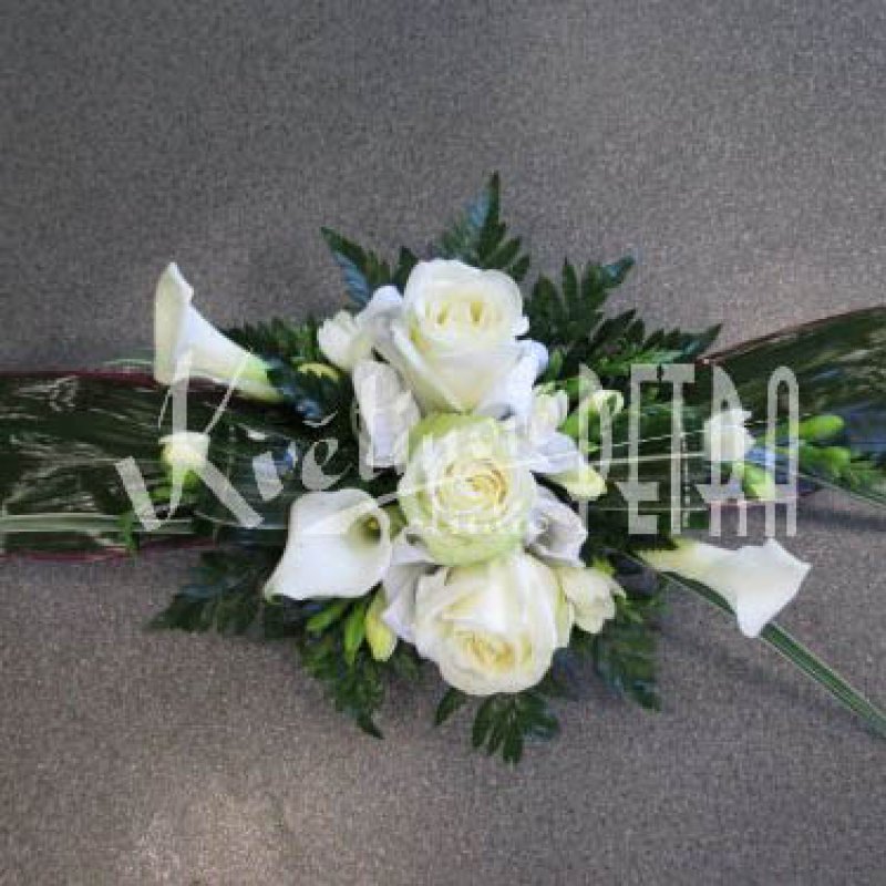 Svatební aranžmá na stůl z kal, růží a fresií č. 97