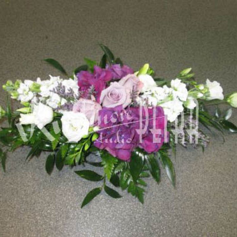 Svatební aranžmá na stůl z růží a hortenzie č. 95