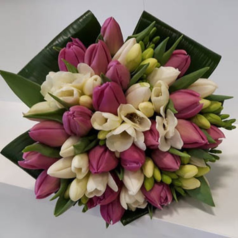 Svatební kytice z tulipánů a fresií č. 476