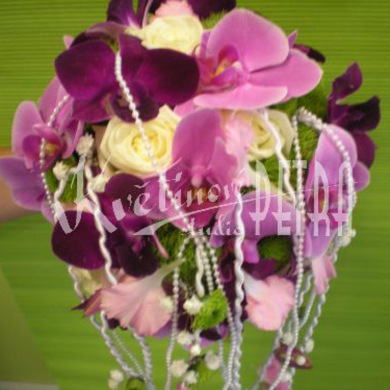 Svatební kytice z orchideí a růží č. 463