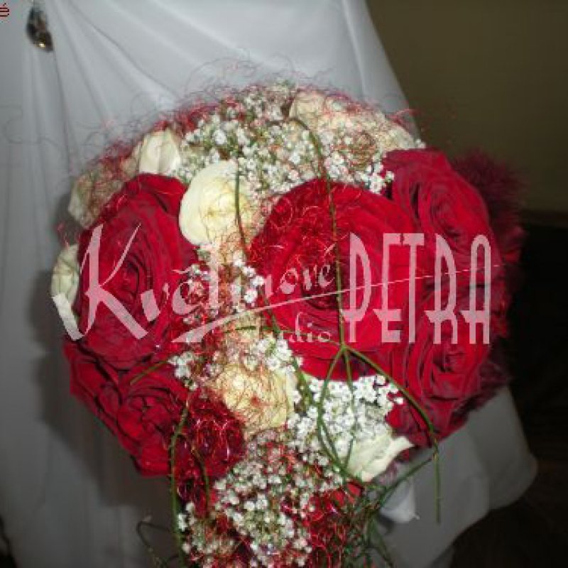 Svatební kytice převislá z růží č. 402