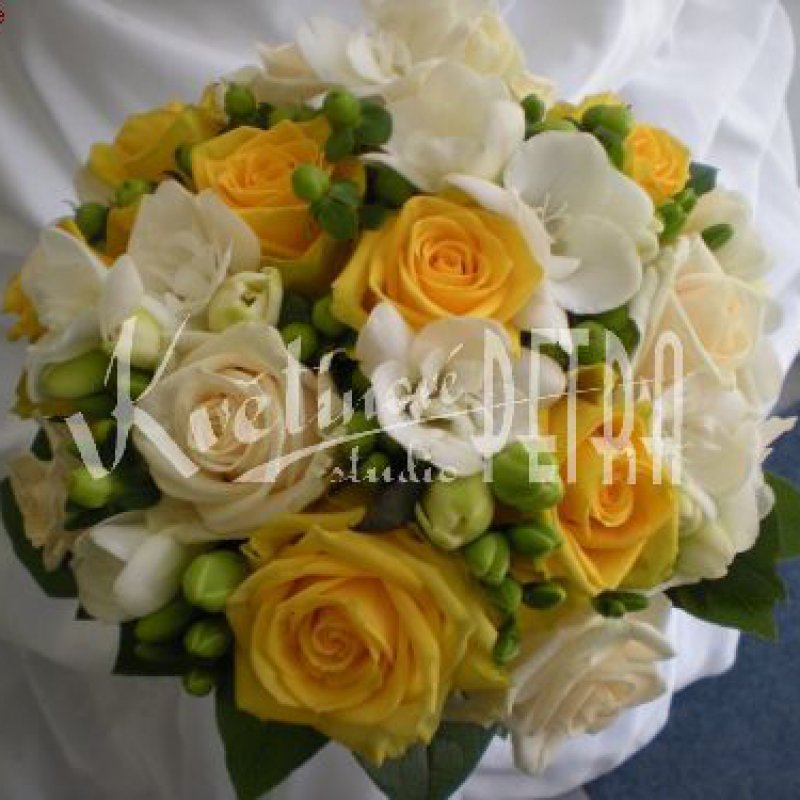 Svatební kytice kulatá z růží č. 396