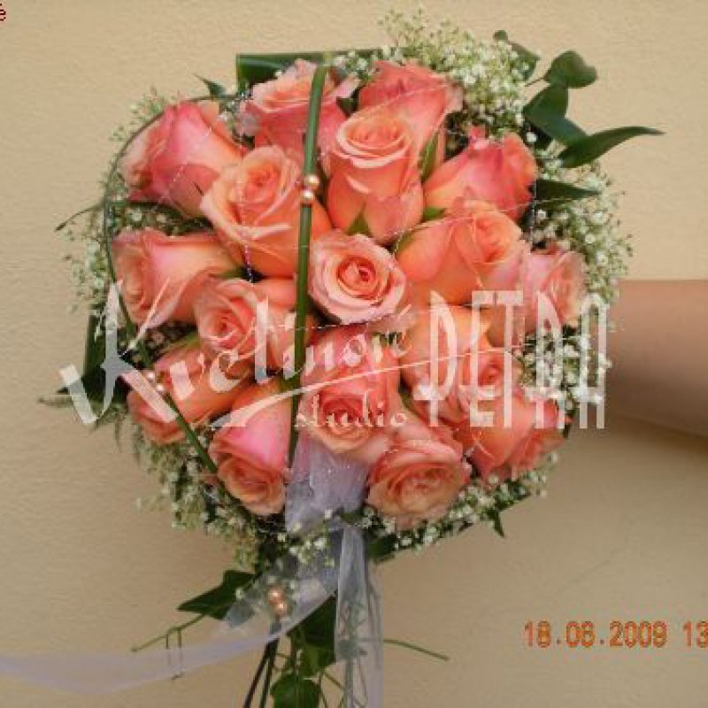 Svatební kytice kulatá z růží č. 351