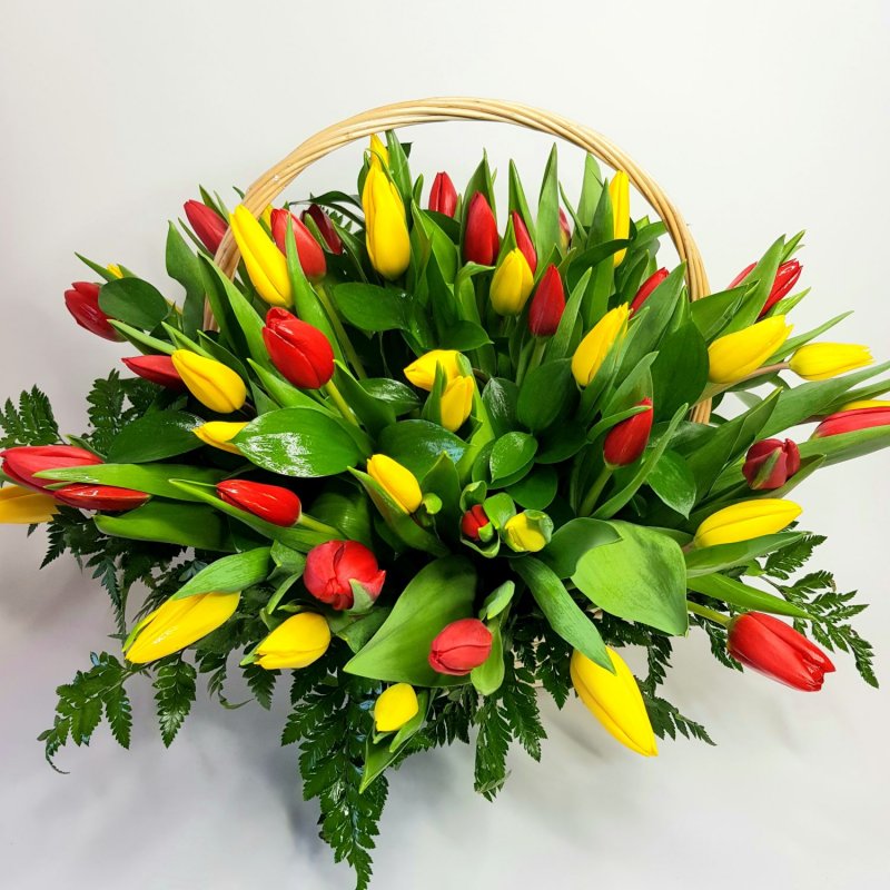 Květinový koš z tulipánů Anastazie